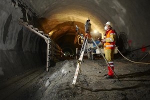 Geomática y Topografía usos en minería y obra civil TrimbleS8 app tunnel 8735
